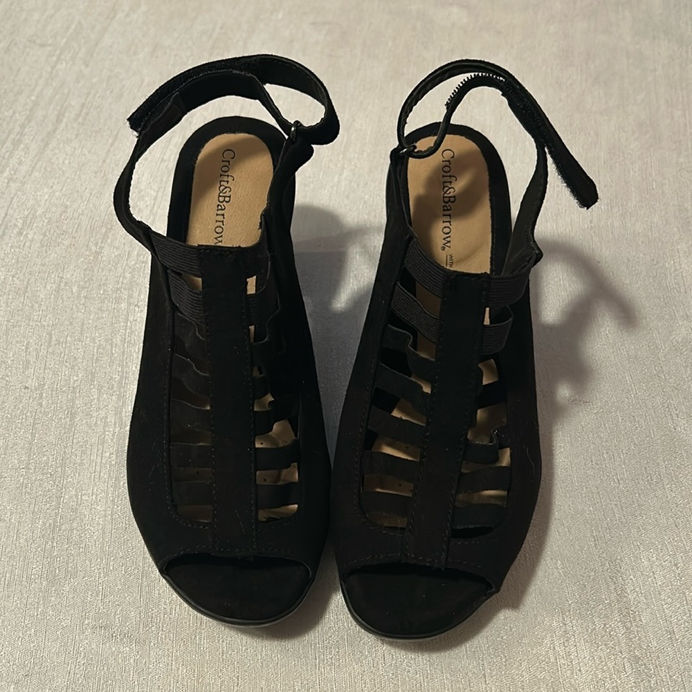 Crofts&Barrow Cut Out Open Toed Suede Heels